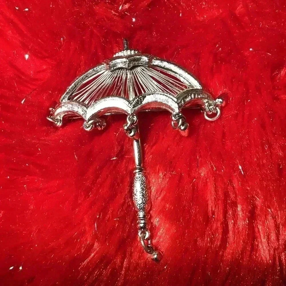 Monet Signed Vintage Silver Tone Umbrella Raindrop Dangling Brooch Pin - Picture 2 of 4